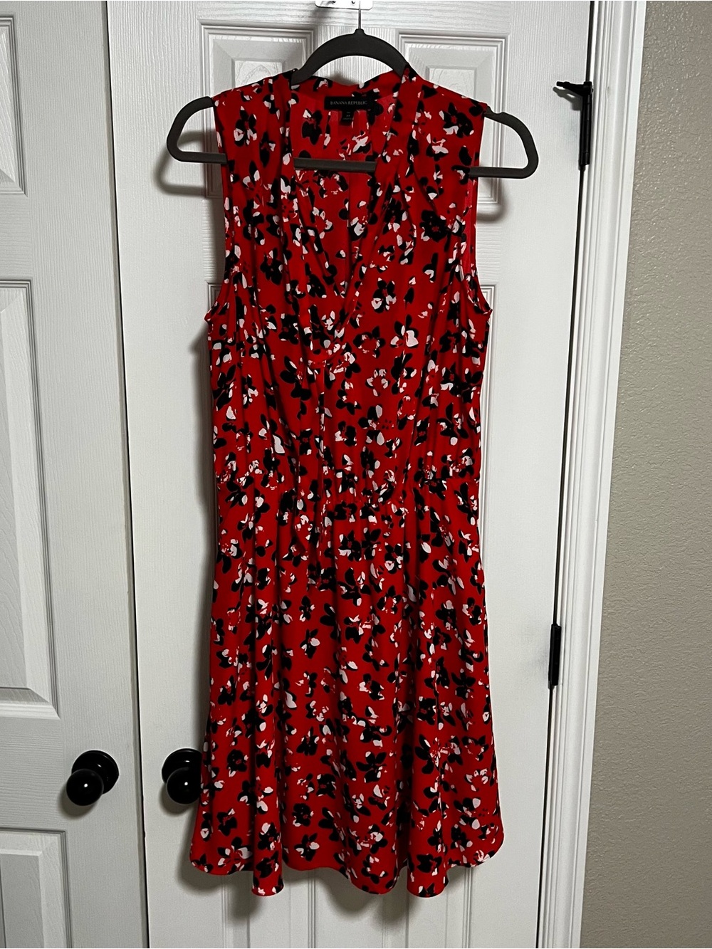 Banana Republic Red Sleeveless Floral Midi Dress